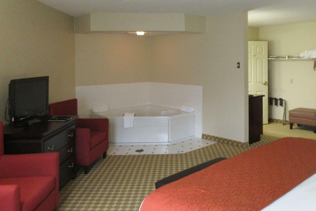 Quality Inn & Suites Alexandria Esterno foto