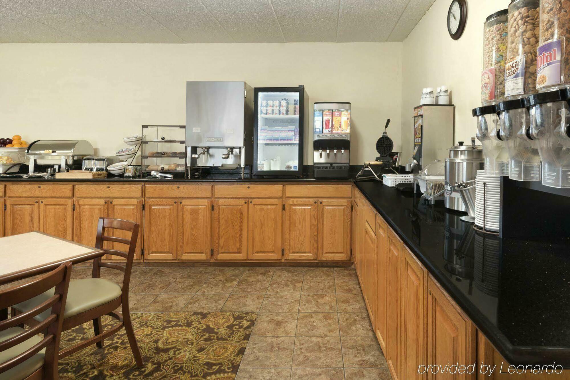 Quality Inn & Suites Alexandria Esterno foto