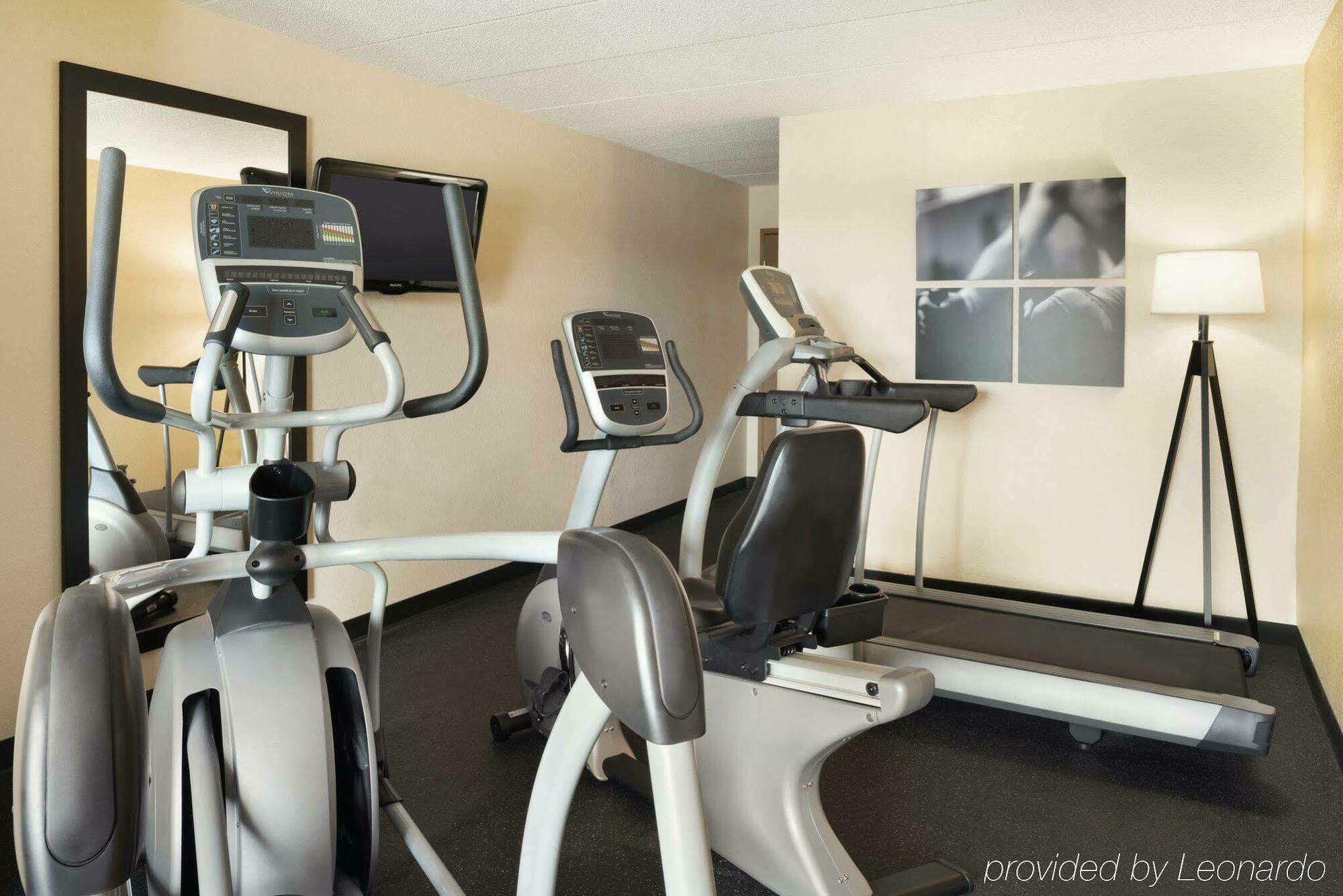 Quality Inn & Suites Alexandria Esterno foto